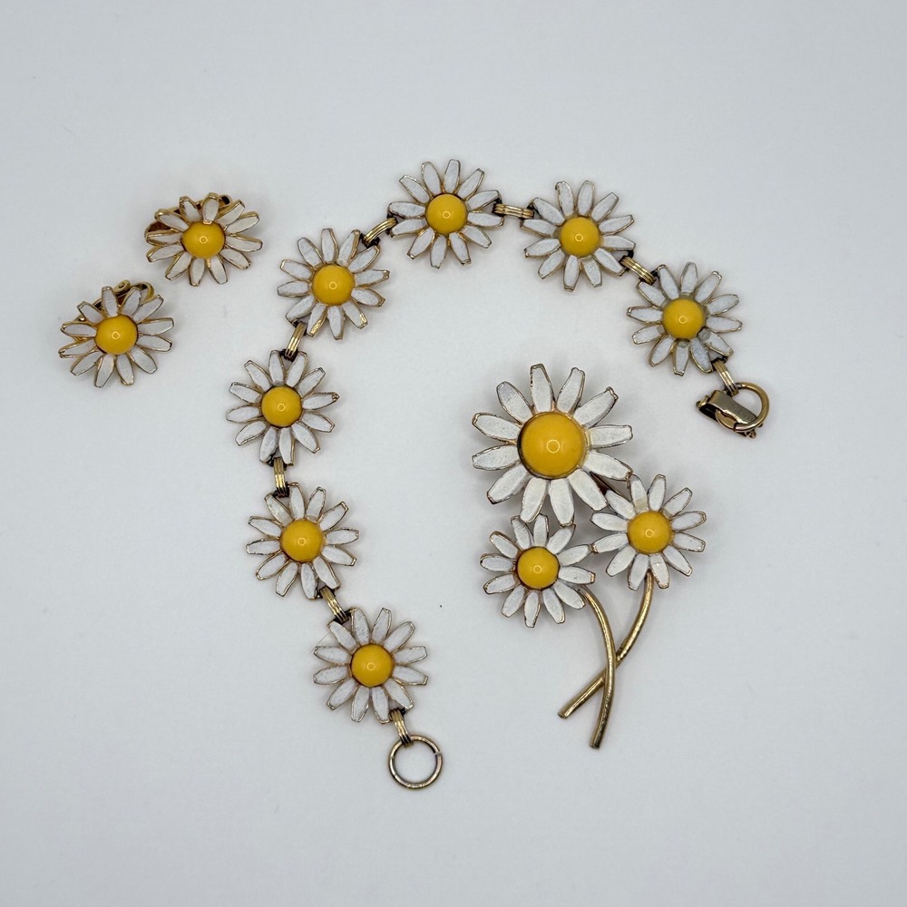 Vintage Weiss Enamel Daisy Jewelry Set Bracelet Brooch Earrings White Yellow